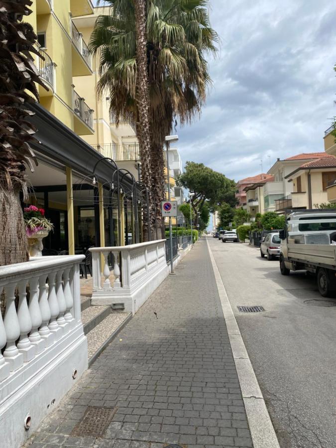 Hotel Modenese Riccione Eksteriør bilde
